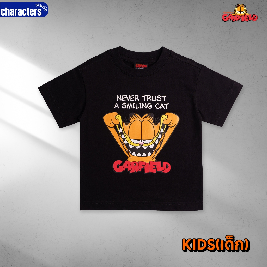 [NEW] Garfield เสื้อยืดผู้ใหญ่โอเวอร์ไซส์ ลายNever Trust A Smiling Cat ผ้าCotton100% สินค้าลิขสิทธิ์แท้Characters Studio