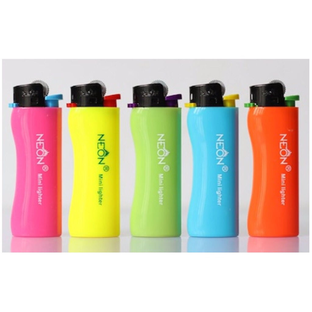 ไฟแช็ค NEON ไฟเปลว สีใส มีปลอกสีทึบให้ ไฟเปลวดวงใหญ่ แบบเติมแก๊ส (ขณะส่งไม่มีแก๊สเติมไปให้)