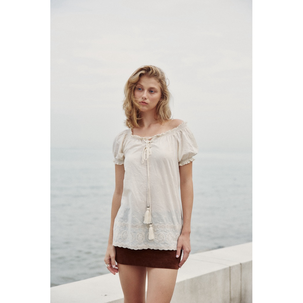 Issabella Cottage Blouse เดรสลูกไม้สีครีม