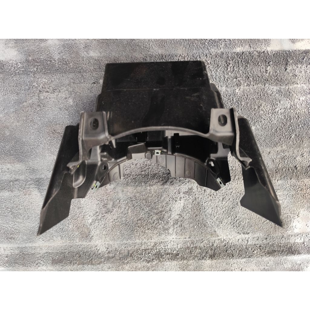 กล่องใส่แบต honda forza 350 ปี 2021 ถึงปัจจุบันรหัส k1b สภาพ 80% รายละเอียดตามรูปมือสองของแท้