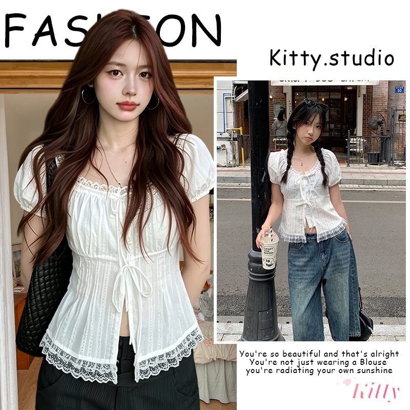 Kitty พร้อมส่ง✨เสื้อเชิ้ตสีขาวตัดแต่งลูกไม้ ขอบลูกไม้ ปิดด้วยกระดุม แขนสั้นปั๊ม เอวผูกสวย สไตล์เกิร์ลลี่