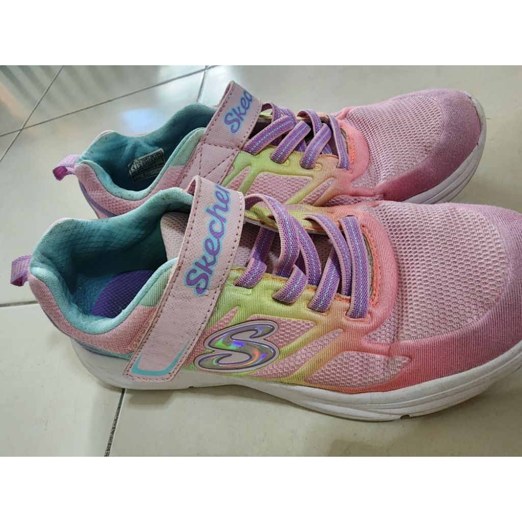 Skechers รองเท้าผ้าใบมือสอง