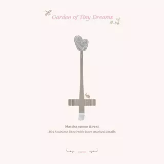 GARNET 🌱Garden of Tiny Dreams Matcha Spoon with spoon rest – ช้อนตักมัทฉะพร้อมที่วางช้อนลายดอกลิลลี่แห่งหุบเขาสแตนเลส