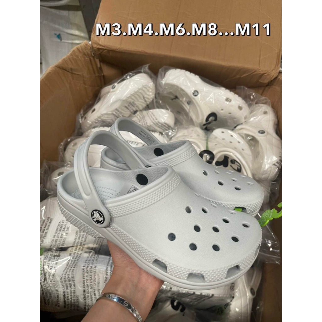 รองเท้าแตะแบบสวม Crocs รุ่น Classic Clog