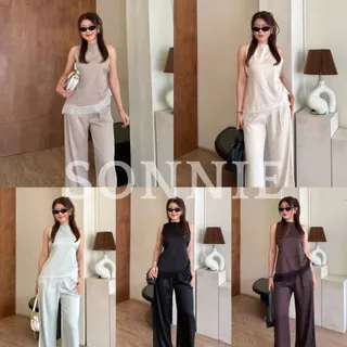 Sonnie Set- ชุดเซ็ทขายาวแต่งลูกไม้ เสื้อคอเต่าแขนกุดตัวยาว แต่งลูกไม้ปลายเฉียง กางเกงขายาว ผ้าลื่น BETTY (B067)