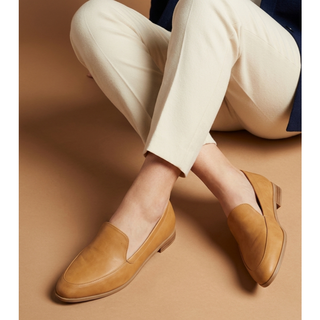 รองเท้าทรง Loafers (โลฟเฟอร์) ที่มีดีไซน์เรียบโก้ ไม่ซ้ำใคร และเดินสบายได้ทั้งวัน