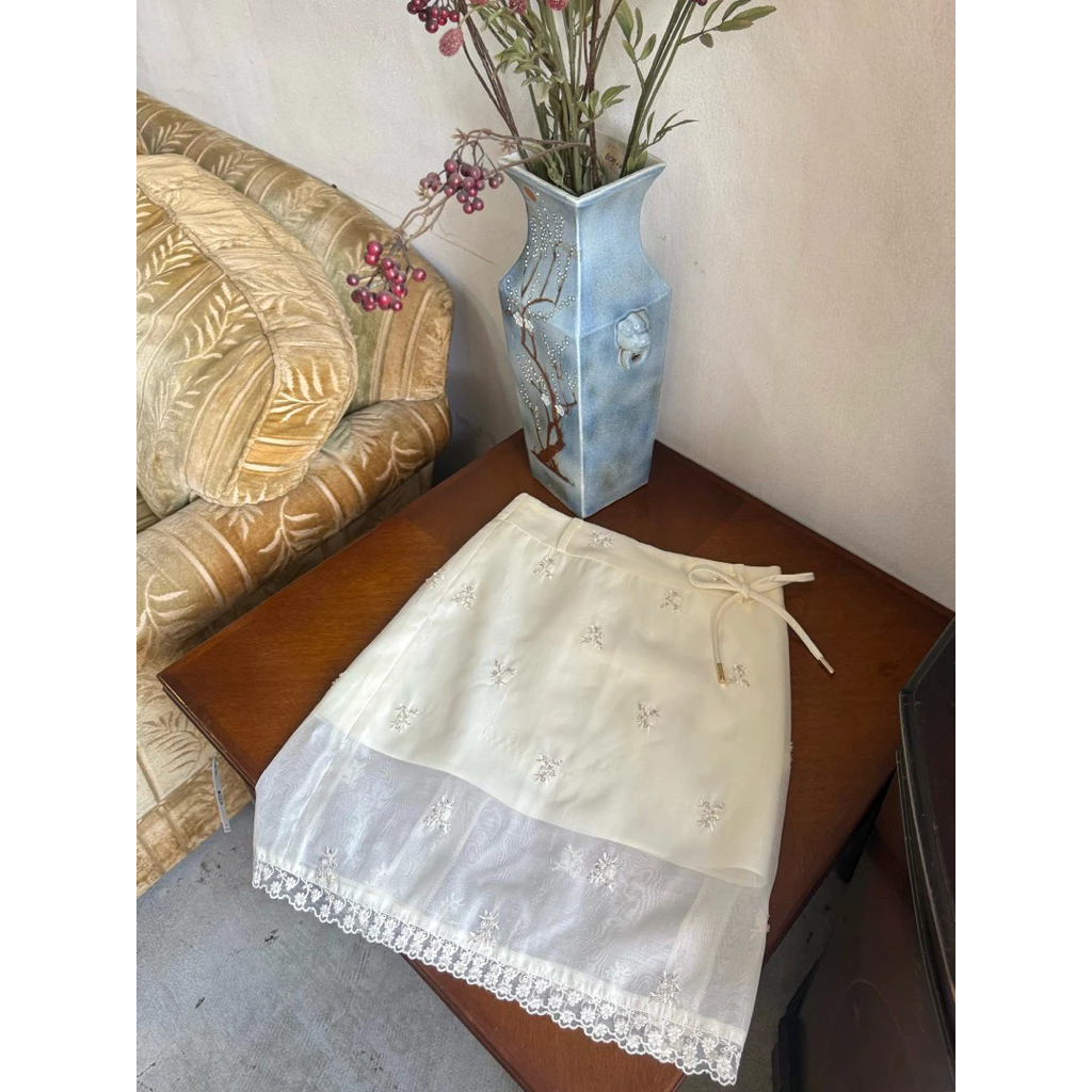 CECE CREAM SKIRT กระโปรงผ้าปัก