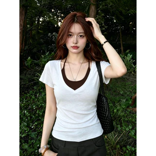 Beryl เสื้อยืดแขนสั้นผู้หญิง แบบสองชิ้นปลอม คอวี สายคล้องคอ ทรงรัดเอวผอม ดีไซน์สีตัดกันวินเทจ สไตล์เกาหลี
