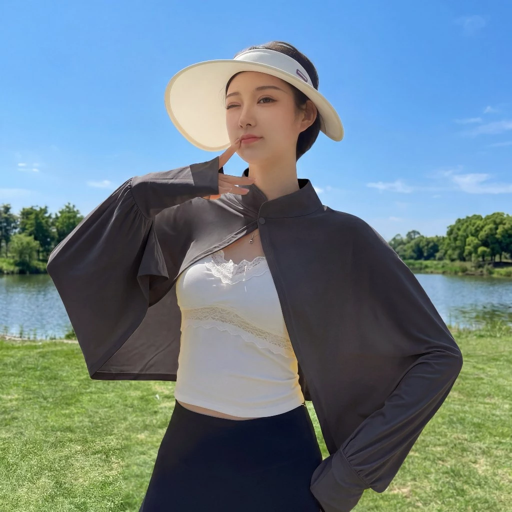 [ขายดี] เสื้อแจ็คเก็ตกันยูวี UPF50+ ทรงเสื้อคลุมไหล่ป้องกันรังสี UV ไอเทมขี่มอไซค์หน้าร้อน มีรูสอดนิ้วมือ