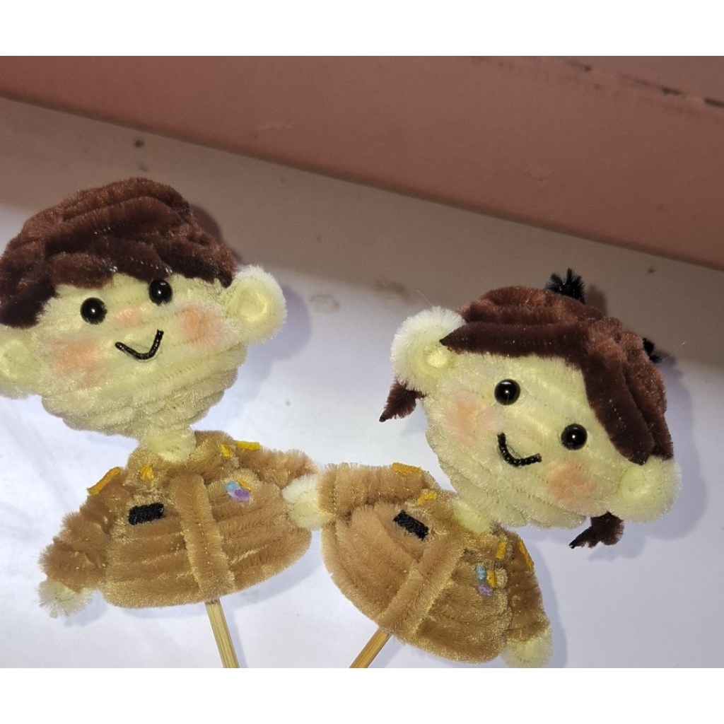 ตุ๊กตาลวดกำมะหยี่ คุณครูชุดกากี / ครูเอกชน / นักเรียน (มีก้านเสียบ) สำหรับตกแต่งพานไหว้ครู