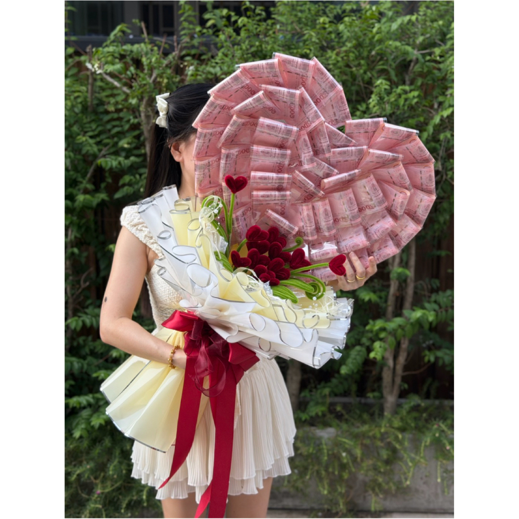 ช่อหัวใจใส่ธนบัตร สวยหรูดูแพงมากๆ ตกแต่งด้วยโบว์น่ารักๆ มินิมอล