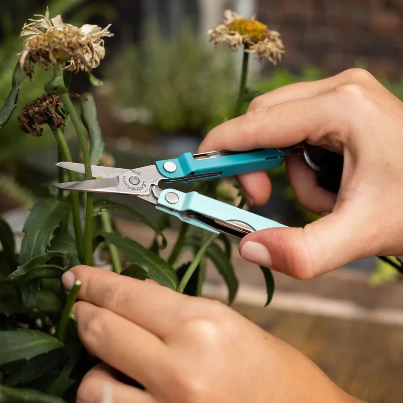 Leatherman Micra Micra เป็นเครื่องมือขนาดเล็กยอดนิยมในรูปลักษณ์ของพวงกุญแจ ที่มีน้ำหนักเบา