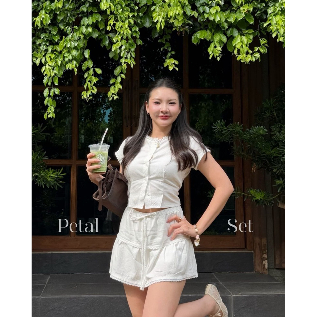 Annee  ชุดเซ็ต Petal ( เสื้อ + กระโปรง *มีซับในเป็นกางเกงอีกชั้น) 📍พร้อมส่ง