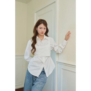 Panchitar Bikini Shirt – เสื้อเชิ้ตแขนยาวสีขาว เพิ่มดีเทลความไม่ธรรมดาด้วยเลเยอร์ทรงบิกินี่เย็บซ้อนอีกชั้นที่ช่วงอก
