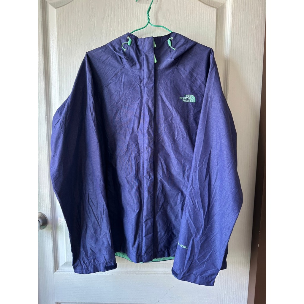 เสื้อกันหนาว the north face แท้!! มือสอง Hyvent 2.5L อก 42 ยาว 26 ตำหนิลอกนิดหน่อยตามรูป