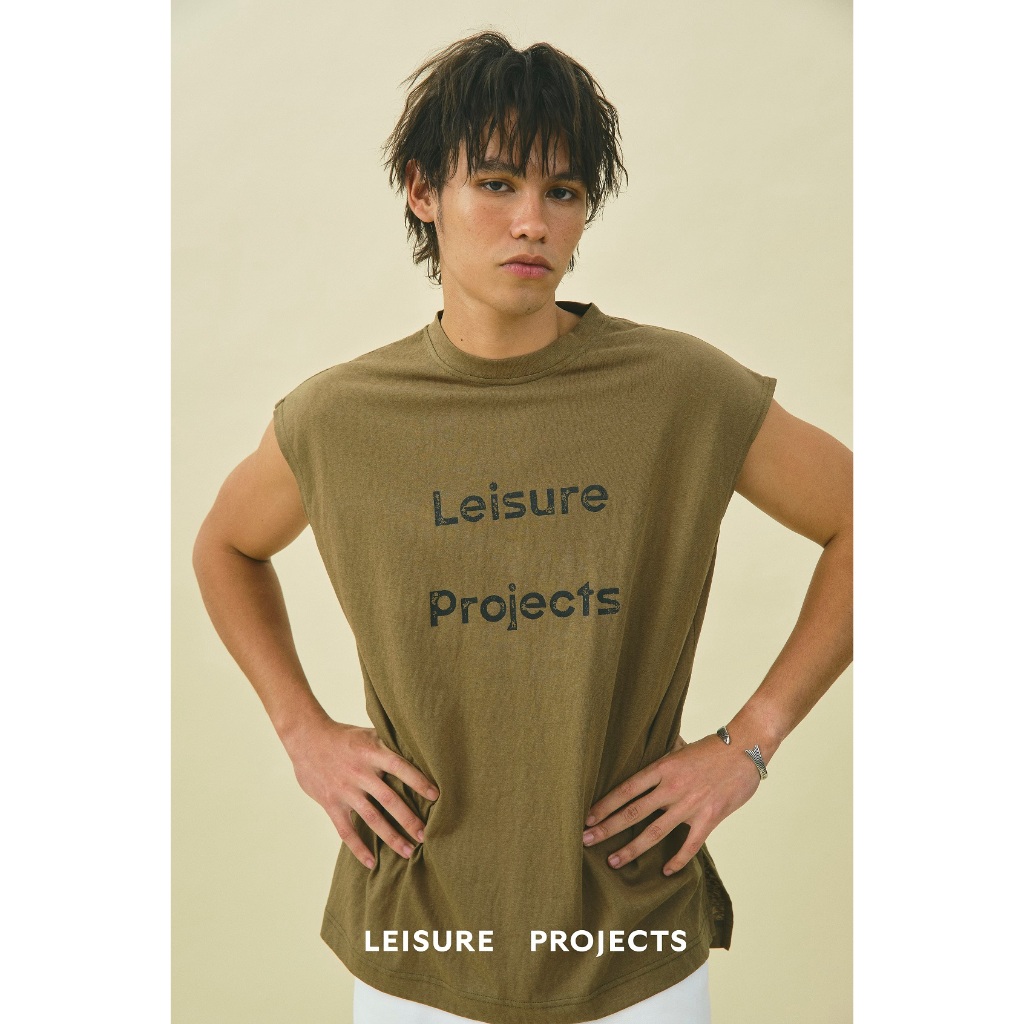 (Leisure Projects) CRACK LEISURE  LOGO SLEEVELESS TEE เสื้อเเขนกุดผ้าทอลายสลาฟ มี texture และลวดลายเส้นด้ายหนา-บางทอสลับ