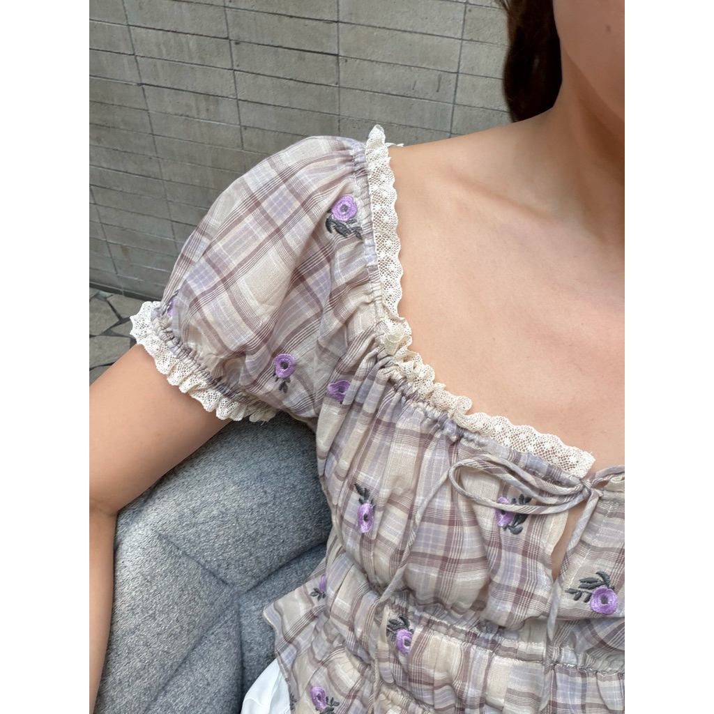 ส่งด่วน🛵💨Daisy Plaid Smocked Top