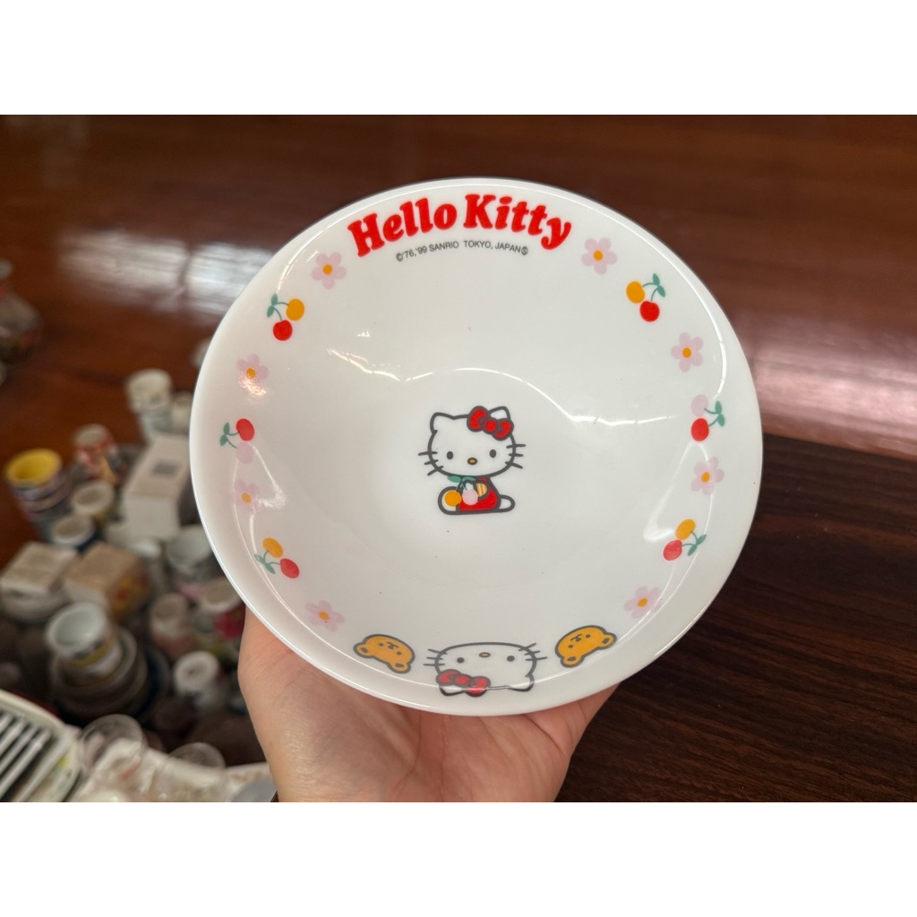 Hello Kitty จานหรือถ้วย งาน Arcopal แตกยาก ลายคิตตี้ สวย สภาพใหม่ ขนาด 6.5 x 2.0 นิ้ว ราคาใบละ 390.- บาท