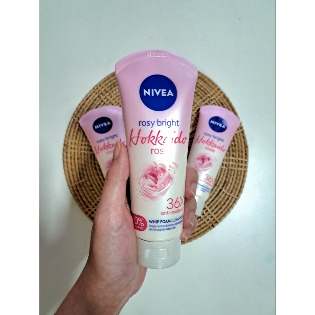 โฟมล้างหน้า Nivea นีเวีย โรซี่ ไบรท์ ฮอกไกโด โรส เซรั่ม วิป โฟม ผลิตภัณฑ์ทำความสะอาดผิวหน้า 100 ก.