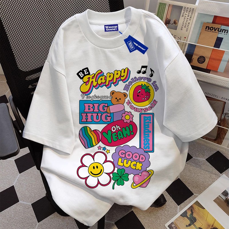 เสื้อยืดโอเวอร์ไซส์พิมพ์ลายกราฟฟิตี้สดใส สีขาว สไตล์คาวาอี-สตรีท เสื้อผ้าผู้หญิงผู้ชาย 5.31