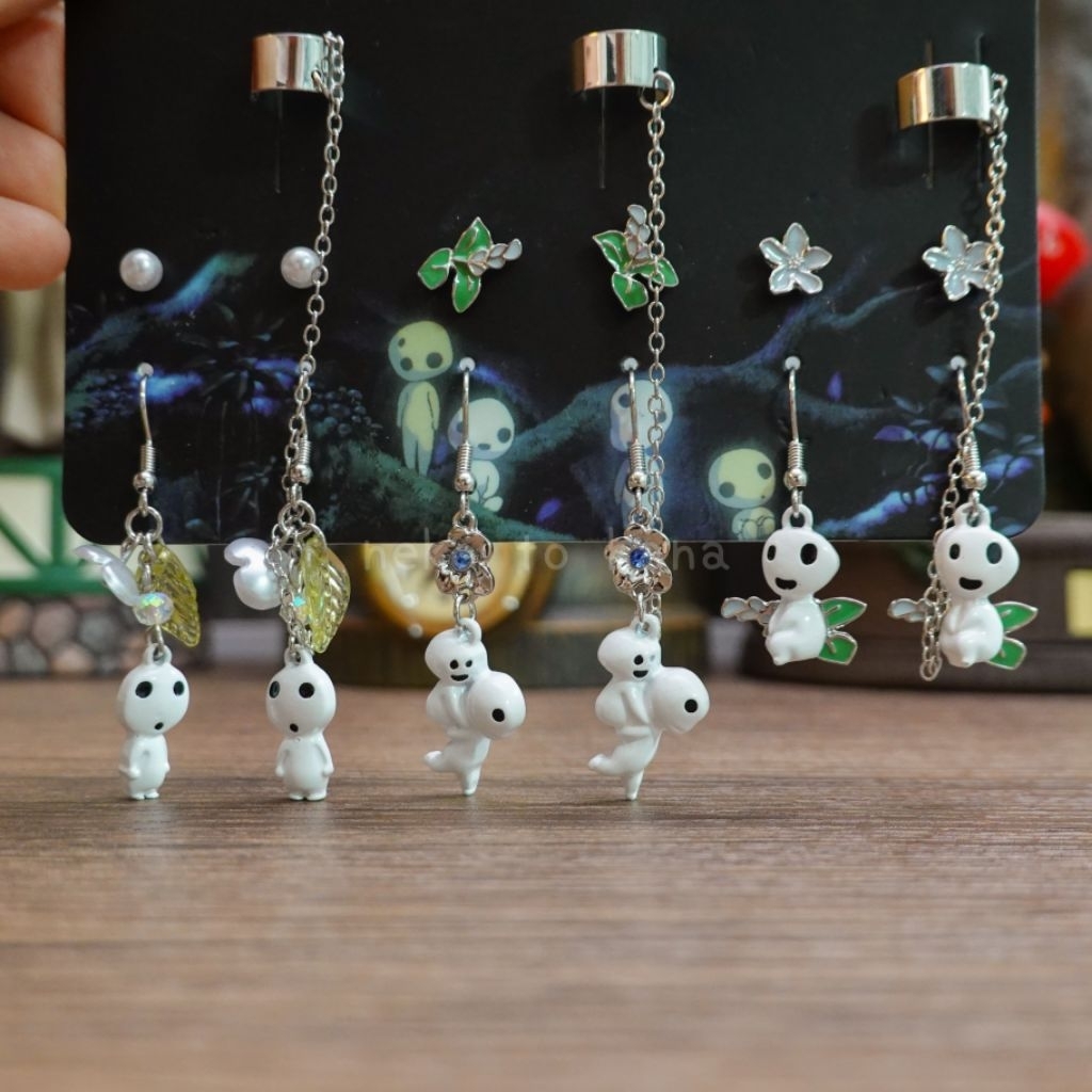 ลิขสิทธิ์แท้จากอเมริกา เซ็ตตุ้มหูโคดามะดอกไม้ 6 คู่ Kodama Flower Cuff Earring Set Studio Ghibli สตู