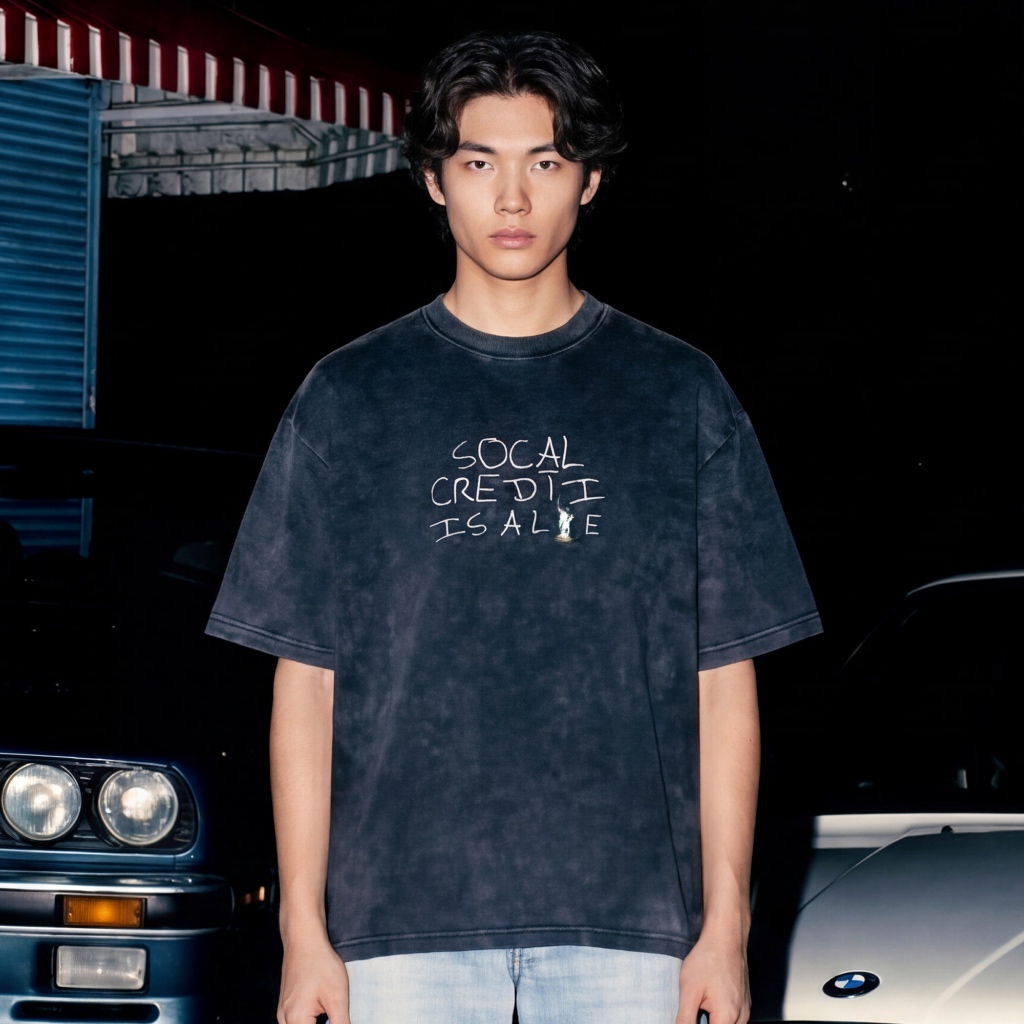 Social Credit - เสื้อยืดแขนสั้นสีขาว Oversized ลาย Mama's Love "White"