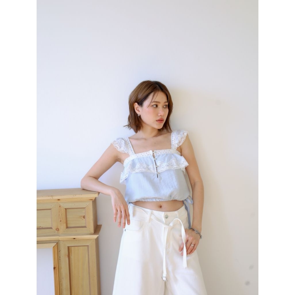 Glamclothes Missy lace เสื้อลูกไม้สายเดี่ยวทรงครอป