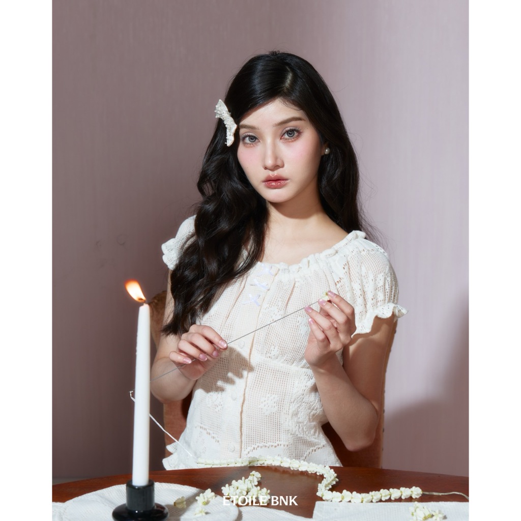 ÉTOILE BNK DOLLY MUSE TOP เสื้อทรงคอร์เซ็ต แต่งดีเทลระบาย ชายแขนตุ๊กตา