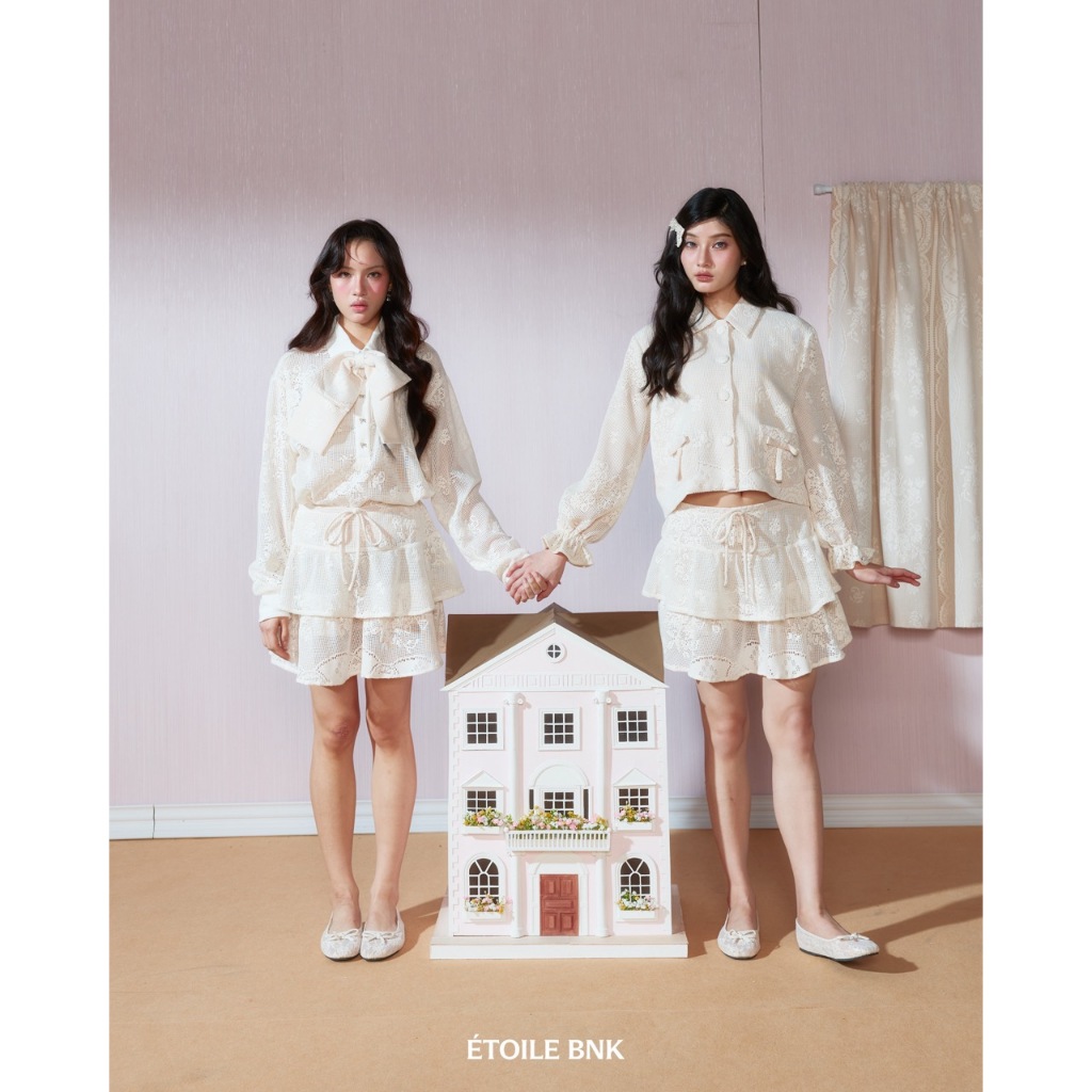 ÉTOILE BNK FLORA MINI SKIRT กระโปรงระบายสองชั้น ดีเทลเชือกผูกเป็นโบว์ที่บริเวณเอว
