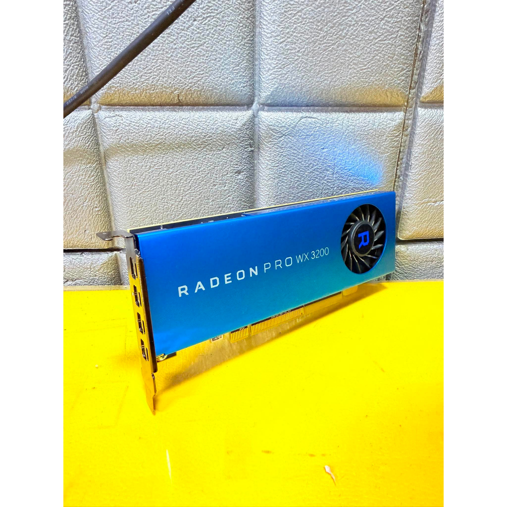 การ์ดจอ (VGA) AMD RADEON PRO WX 3200 - 4GB GDDR5 128BIT Low profile สำหรับเคสเตี้ย มือ2สภาพดี สวย