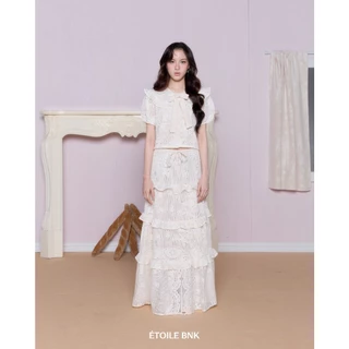 BNKBRAND STELLA TOP เสื้อครอปผ้าลูกไม้แต่งดีเทลปกระบาย มาพร้อมซับในและโบว์ผูก (PREORDER บางไซส์)