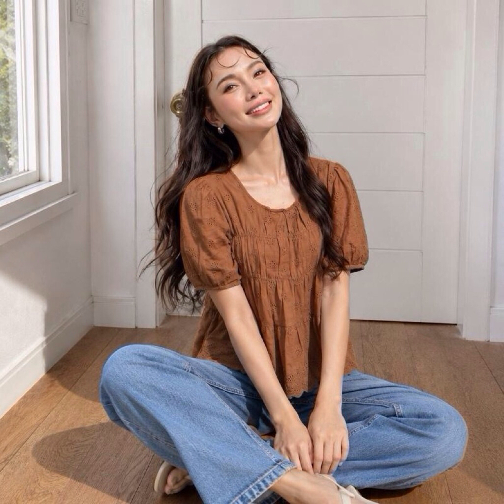 เสื้อลูกไม้แต่ฉลุยางยืดอกแขน