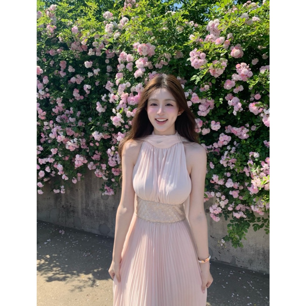 Mogwany พร้อมส่ง L / Belle Glam Dress เดรสยาวพลีท แถบคาดเอวกว้าง เรียบหรู ใส่ออกงาน สวยมาก