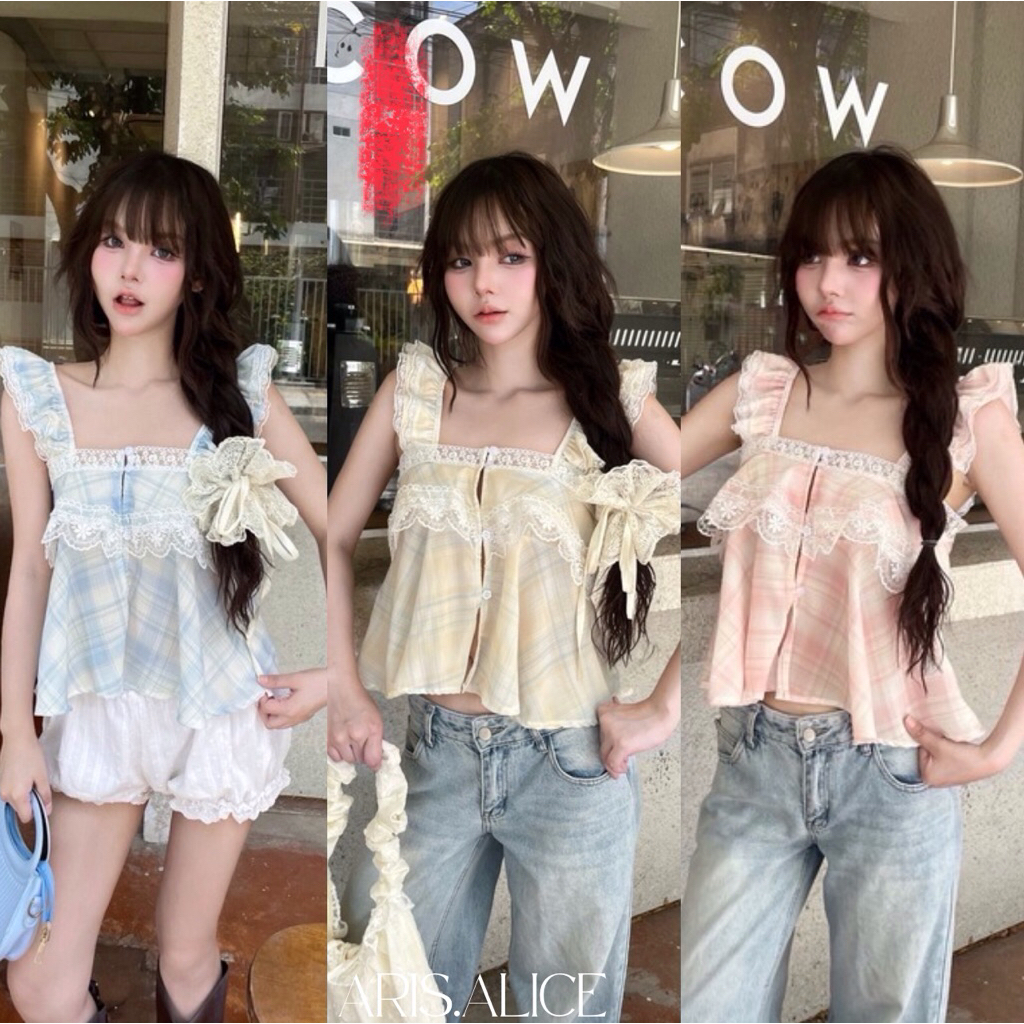 เสื้อกล้ามลายวก็อต ดีเทลแต่งลูกไม้ มีกระดุมเกั้ยวด้านหน้า สีาวน ทรงสวยน่ารักมาก