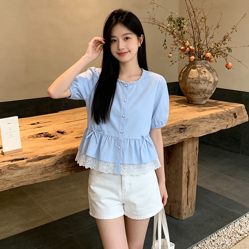 Jukoy   เสื้อผู้หญิงคุณภาพดี ผ้าบางเบาไม่ยับง่าย สไตล์สาวหวาน แขนพองแต่งลูกไม้ดูละมุน