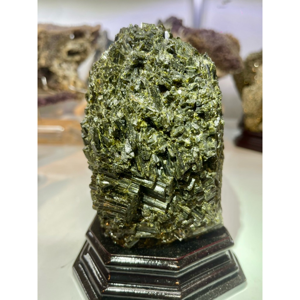 กลุ่มผลึกแร่เอพิโดต (Epidote)น้ำหนัก 1.5-1.8kg