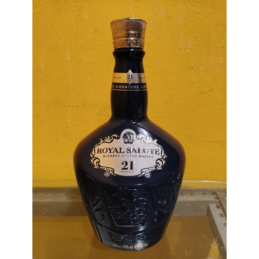 ขวดเปล่า Chivas Royal Salute 21 Year Old ขนาด 1 ลิตร เป็นวิสกี้ระดับพรีเมียม ขวดสวย สภาพใหม่ สำหรับ 