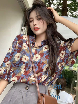 เสื้อเชิ้ตลายดอก ผ้าบาง ทรงหลวม สไตล์ฮาวาย ย้อนยุคฮ่องกง รุ่นใหม่ฤดูร้อน 2026 เหมาะใส่เที่ยวชายหาด สำหรับผู้หญิง
