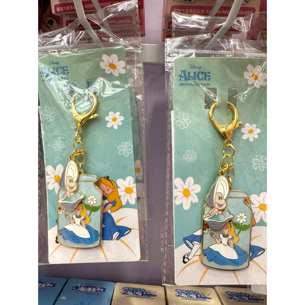 NEW‼️ พวงกุญแจ Alice in wonderland 🌸