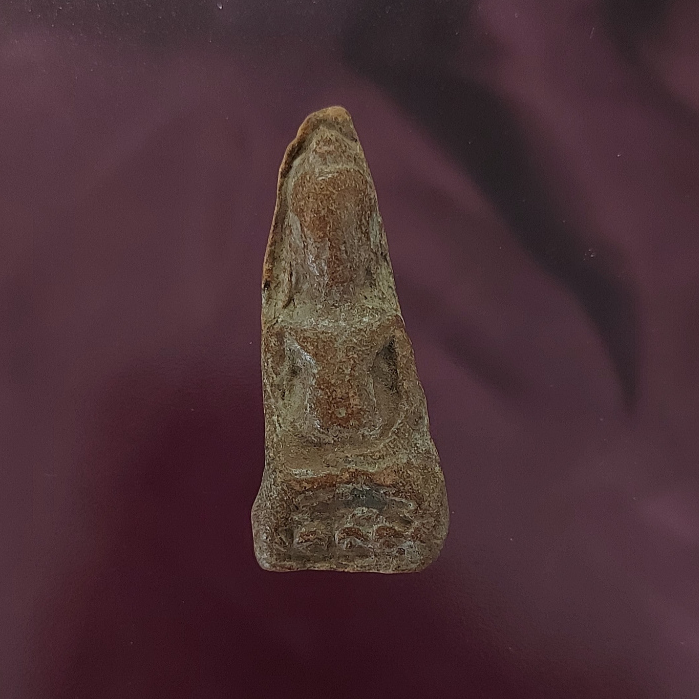 พระหูยาน พิมพ์ใหญ่ เนื้อดิน กรุวัดพระศรีรัตนมหาธาตุ ลพบุรี Phra Hu Yan (ear-shaped Buddha image), cl
