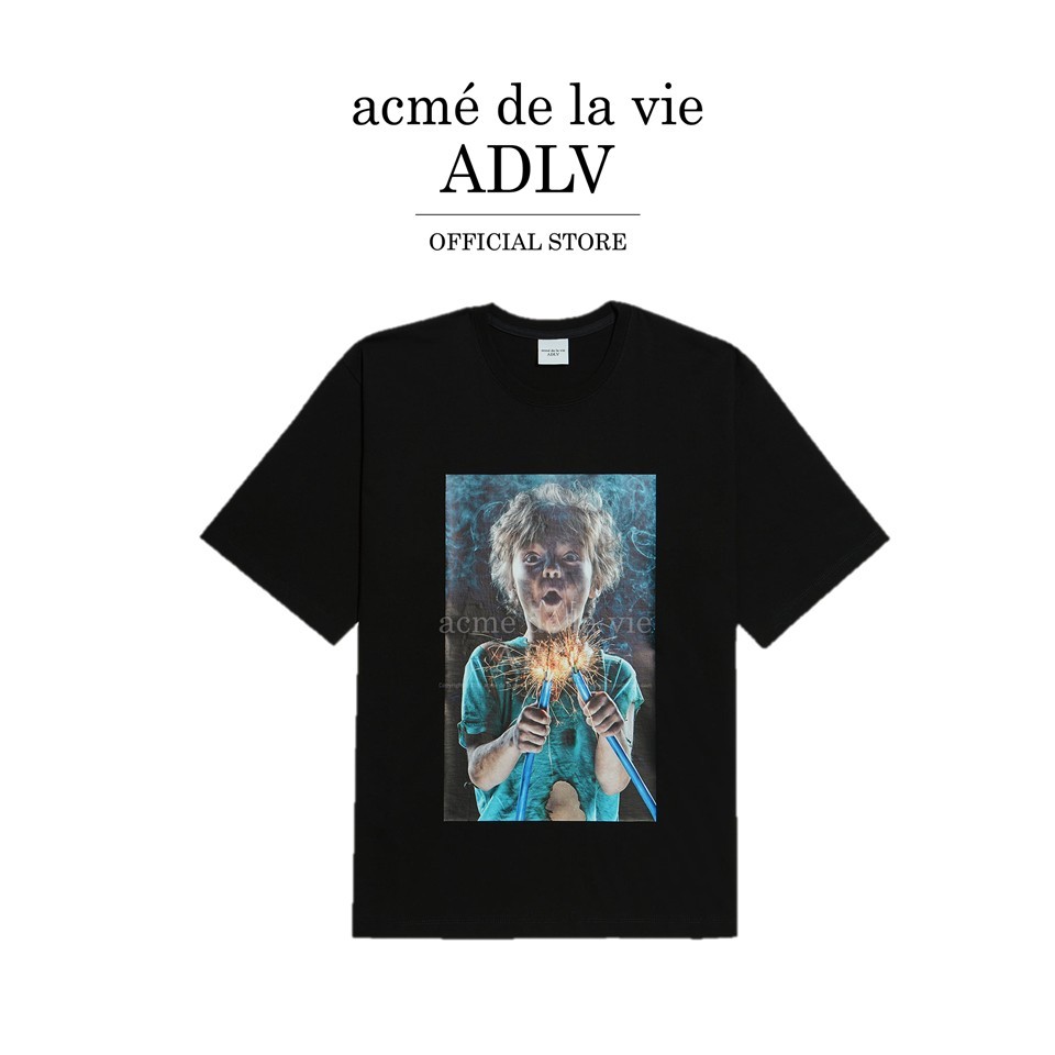 ADLV [acme de la vie] เสื้อยืด Oversize รุ่น Baby Face Short Sleeve T-Shirt Black Shocks R Black (50201OBFSSU_F3BKXX)