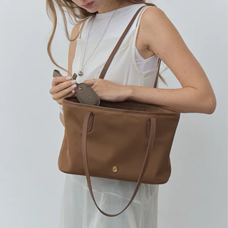 FAVE EAST-WEST กระเป๋าทรงTote สายยาวขึ้นไหล่ มีซิปปิด ผ้าไนลอน สายหนังวัวแท้