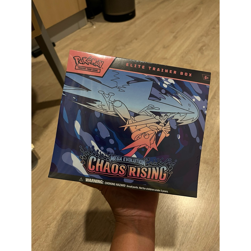 Chaos Risisng Pokemon Elite trainer box (ETB)