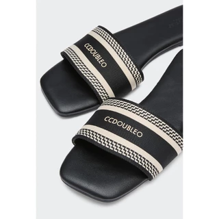 CC DOUBLE O WEBBING WOVEN LOGO STRAP SANDALS ผู้หญิง รองเท้าแตะแบบสวม สายคาดทอโลโก้ รุ่น O26WSWA028 (AW26 #P1)