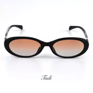 แว่นกันแดด TUDI รุ่น SORA เลนส์ Polarized ( ยกเว้นเลนส์สีส้ม ) ดีไซน์ทรงรีที่ให้ลุคเรียบ เท่ และดูทันสมัย เหมาะสำหรับสาย