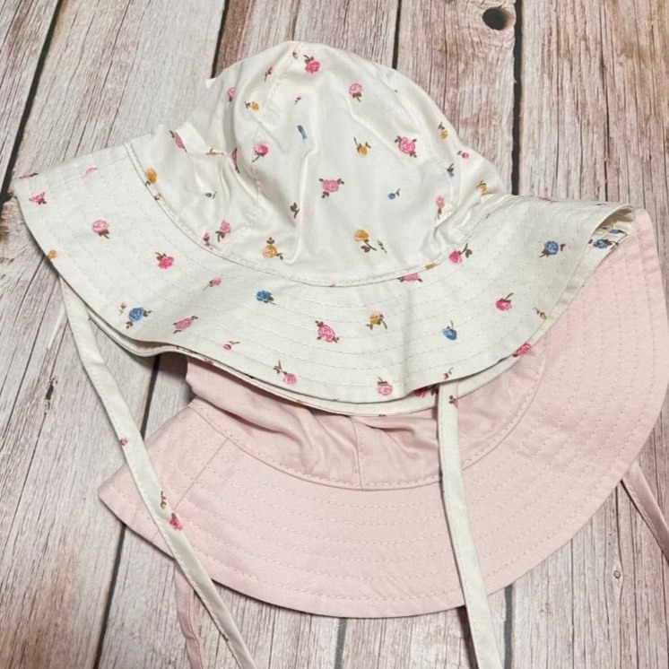 H&M หมวกทรงบัคเกต มีเชื่อกผูก ผ้าคอตตอลเซต 2 ใบ ไซด์  2 เดือน -2 ปี ของใหม่ พร้อมส่ง