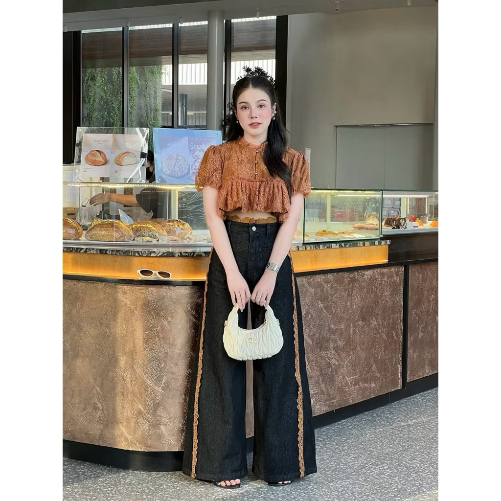 Jidapa ชุดเซต เสื้อ+กางเกงยีนส์  มือ 1   ทรงสวยงานป้ายjidapa เสื้อผ้าลูกไม้ (พร้อมส่ง M)