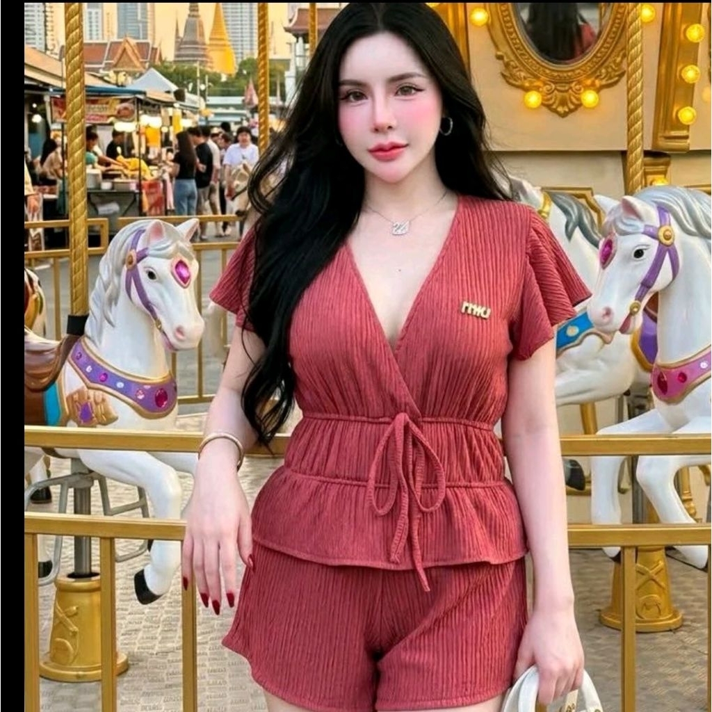 ชุดเสื้อแขนระบายคอวี+กางเกงขาสั้น ผ้าท็อบฟี่ เสื้อ :รอบ อก 32-40นิ้ว ยาว 18 นิ้ว เอว24-40นิ้ว สะโพก 26-48นิ้ว ยาว15 นิ้ว