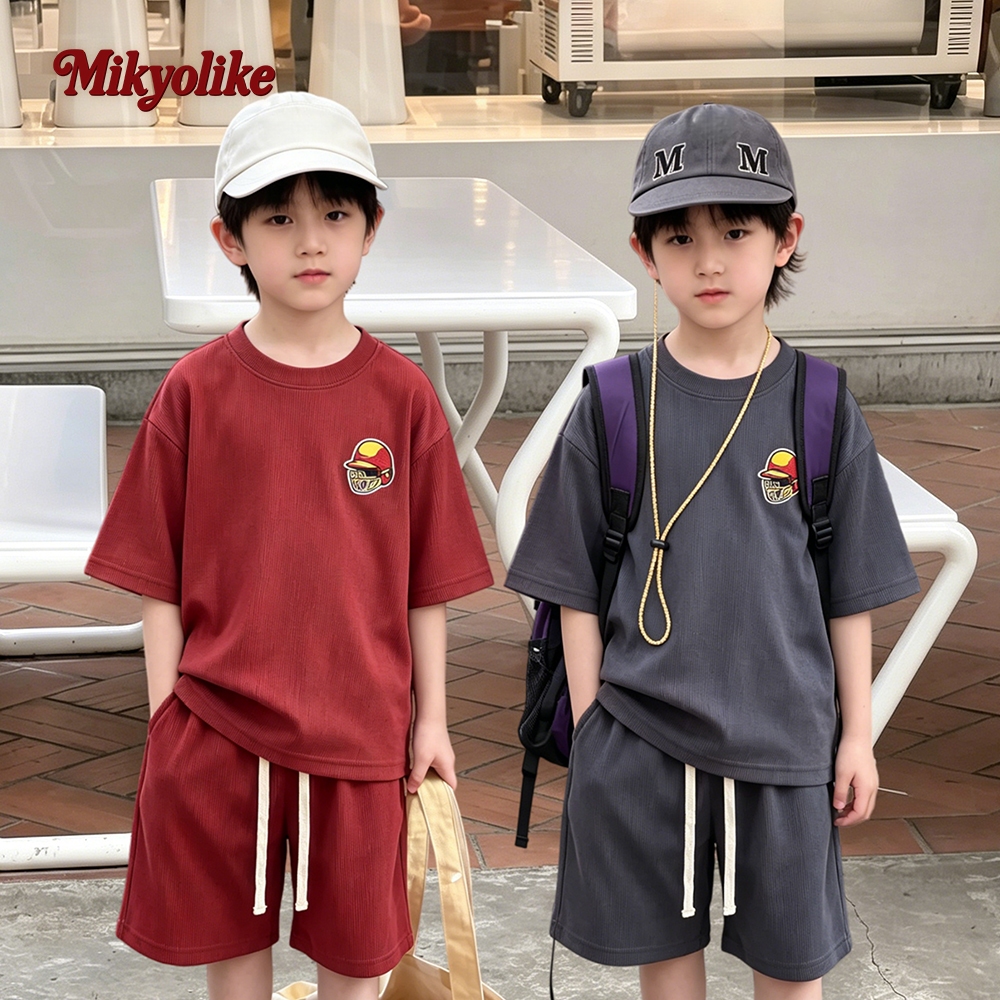 2-12 ปี ชุดเซ็ทเด็กชายแฟชั่น สไตล์เกาหลี เสื้อยืดคอกลม+เอวยางยืด กางเกงขาสั้น ใช้ได้กับการแข่งขันฟุตบอล สไตล์นักกีฬา