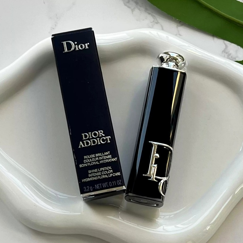 สินค้าใหม่│พร้อมส่ง🍔 Dior Addict Shine Lipstick - Intense Color, 90% Natural Origin, Hydrating Floral Lip Care